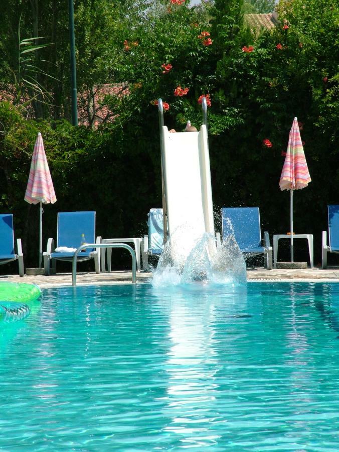 Kamari Aparthotel *