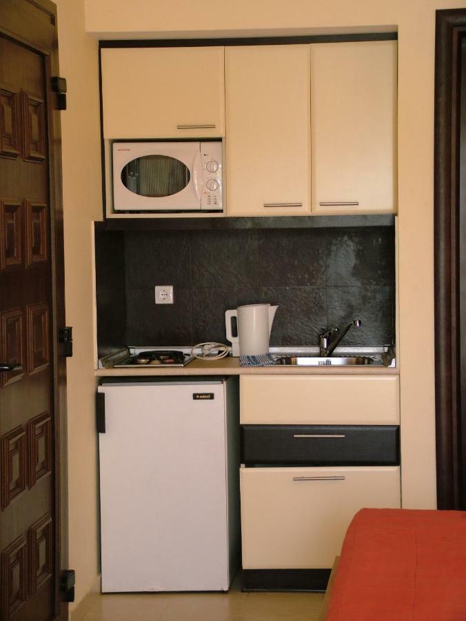 Kamari Aparthotel
